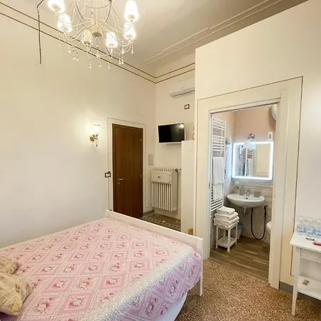 Le Cascine לינה וארוחת בוקר 4*